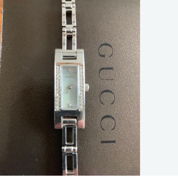 SALE ☄️GUCCI 26 DIAMOND MOP Watch EC - Picture 6 of 14